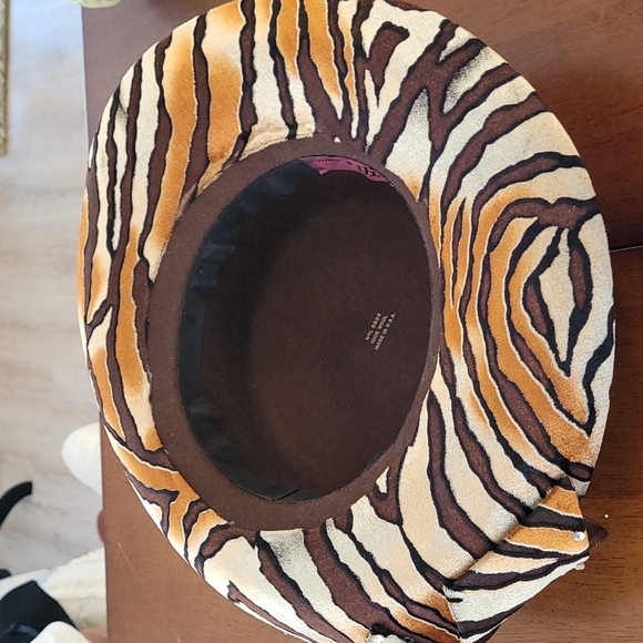 Mr. Hi's Hat - Picture 4 of 6